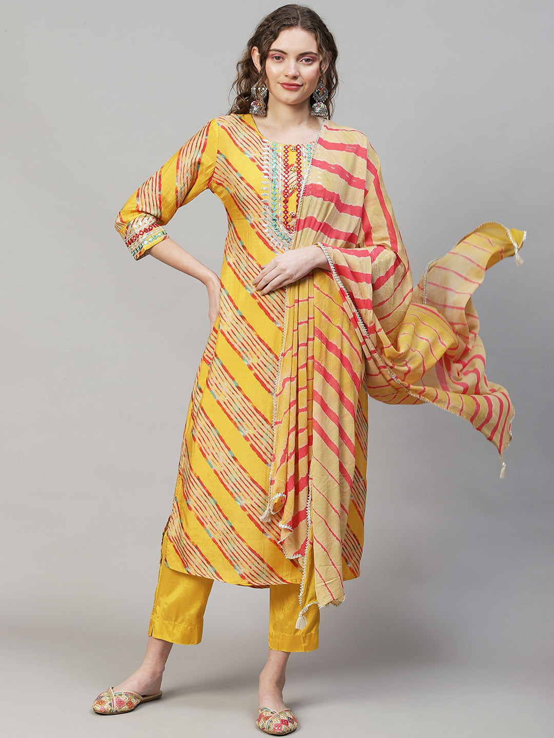 

FASHOR Women Yellow Leheriya Printed Gotta Patti Kurta with Trouser & With Dupatta