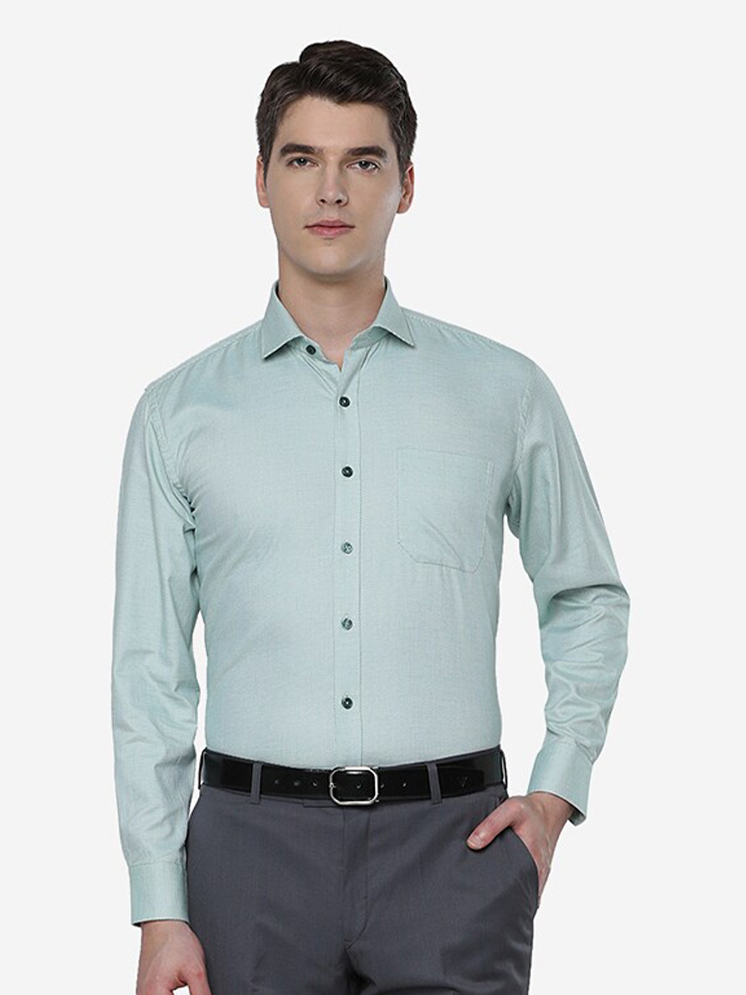 

JADE BLUE Men Solid Formal Shirt, Green