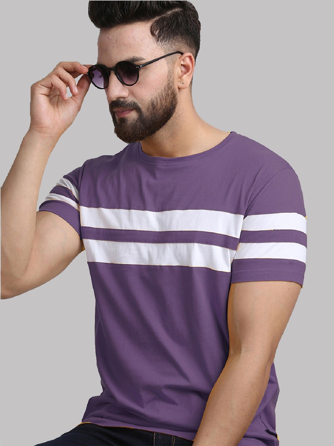 

Rodzen Men Purple & White Striped Pure Cotton T-shirt