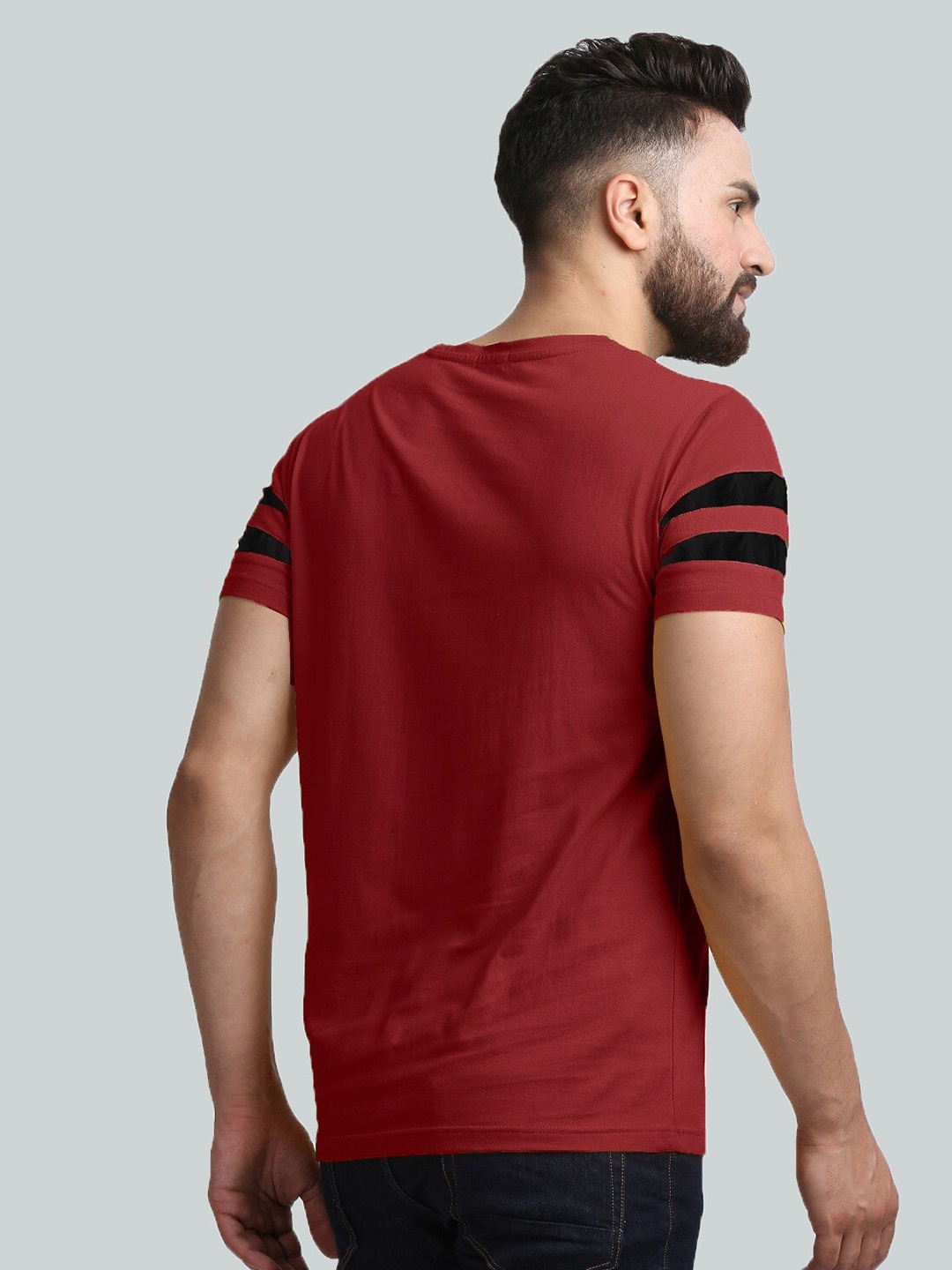 

Rodzen Men Maroon & Black Striped Pure Cotton T-shirt