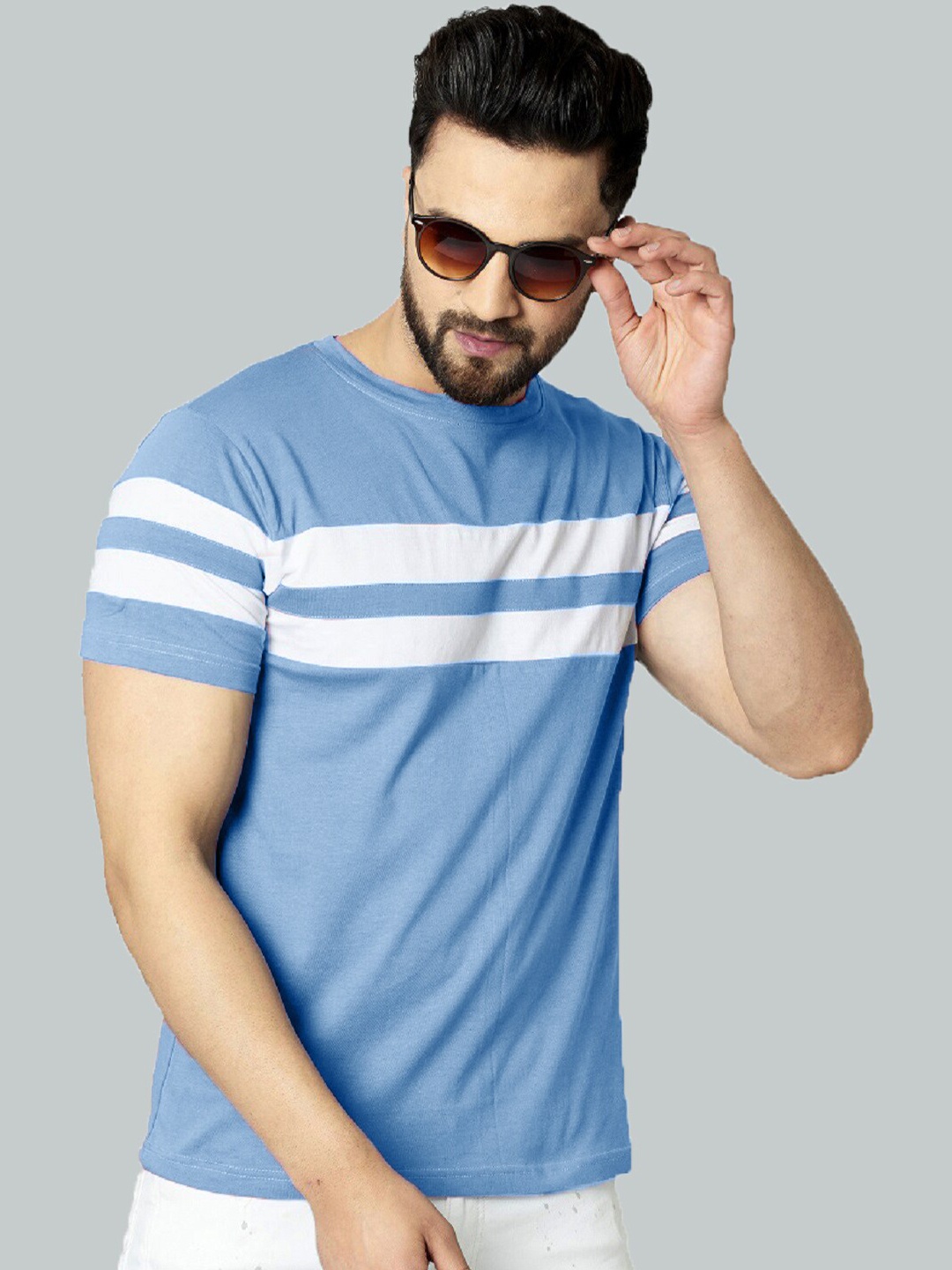 

Rodzen Men Blue & White Striped Pure Cotton T-shirt