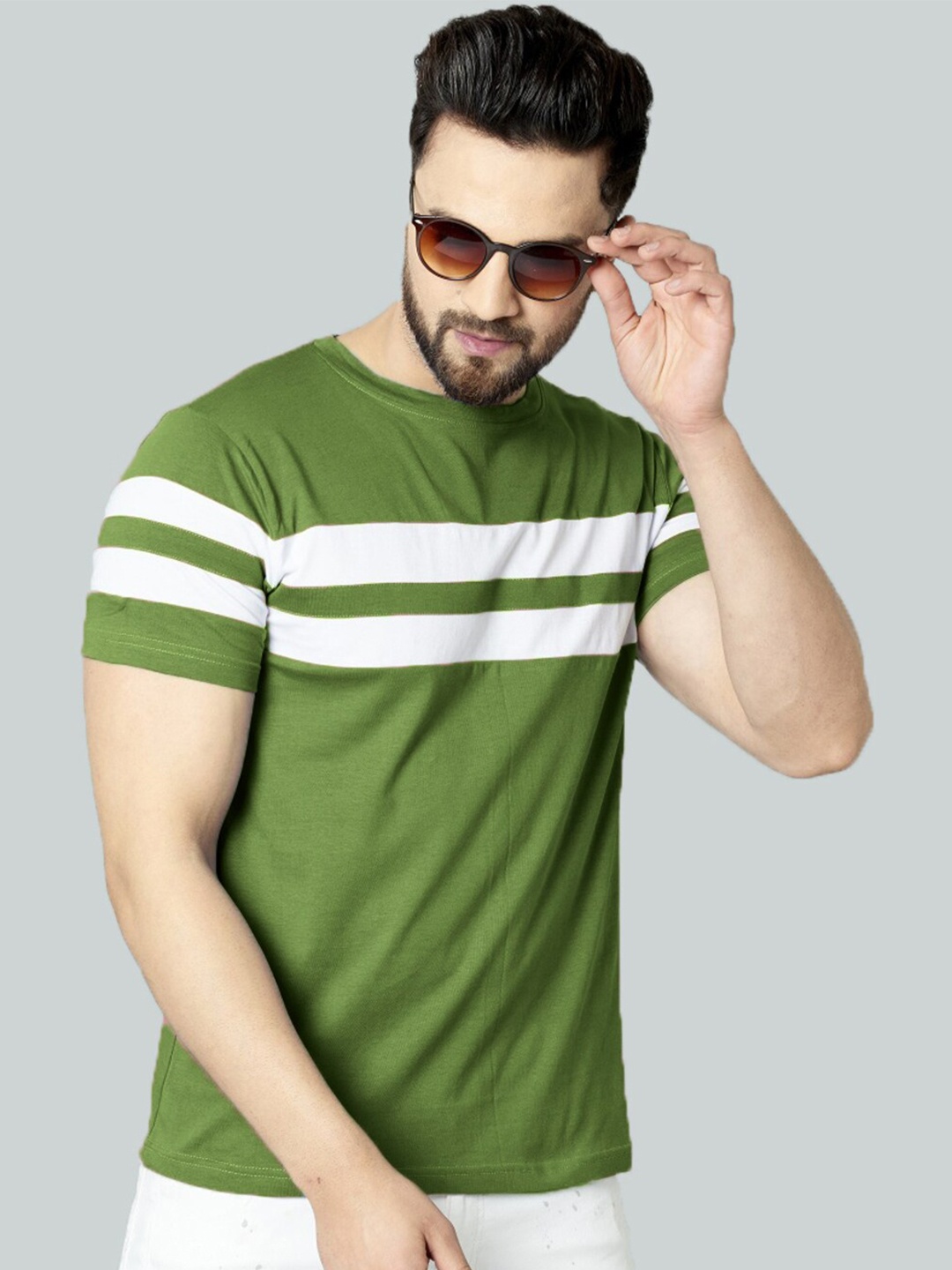 

Rodzen Men Green & White Striped Pure Cotton T-shirt