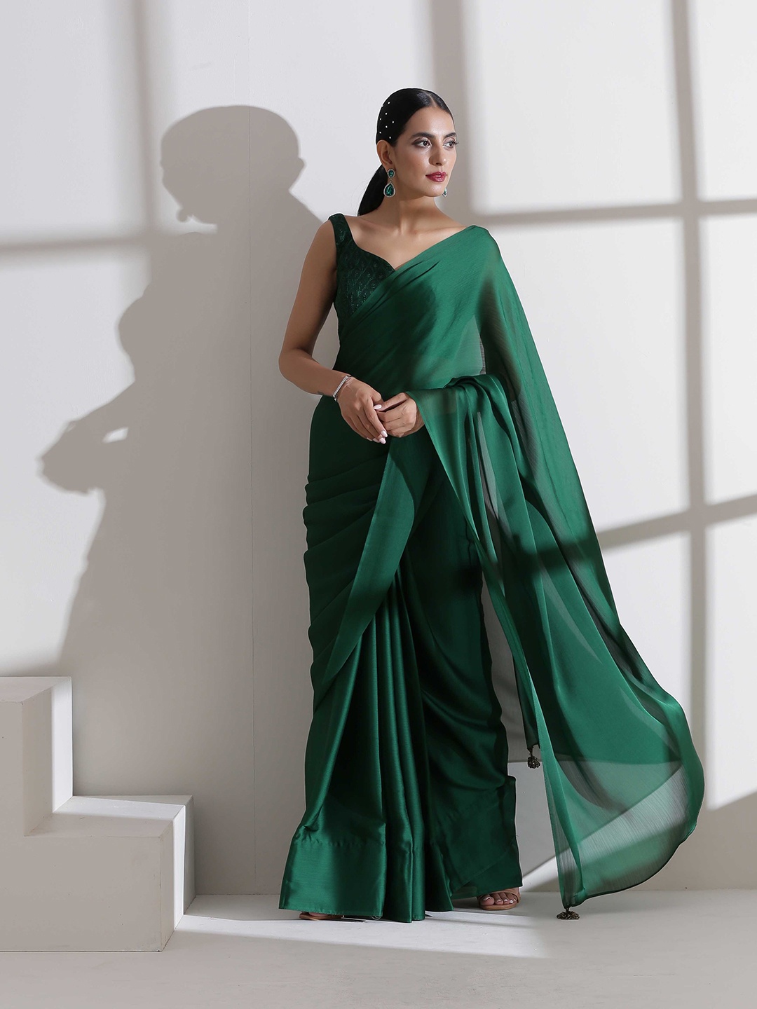 

Swtantra Green Solid Pure Chiffon Saree