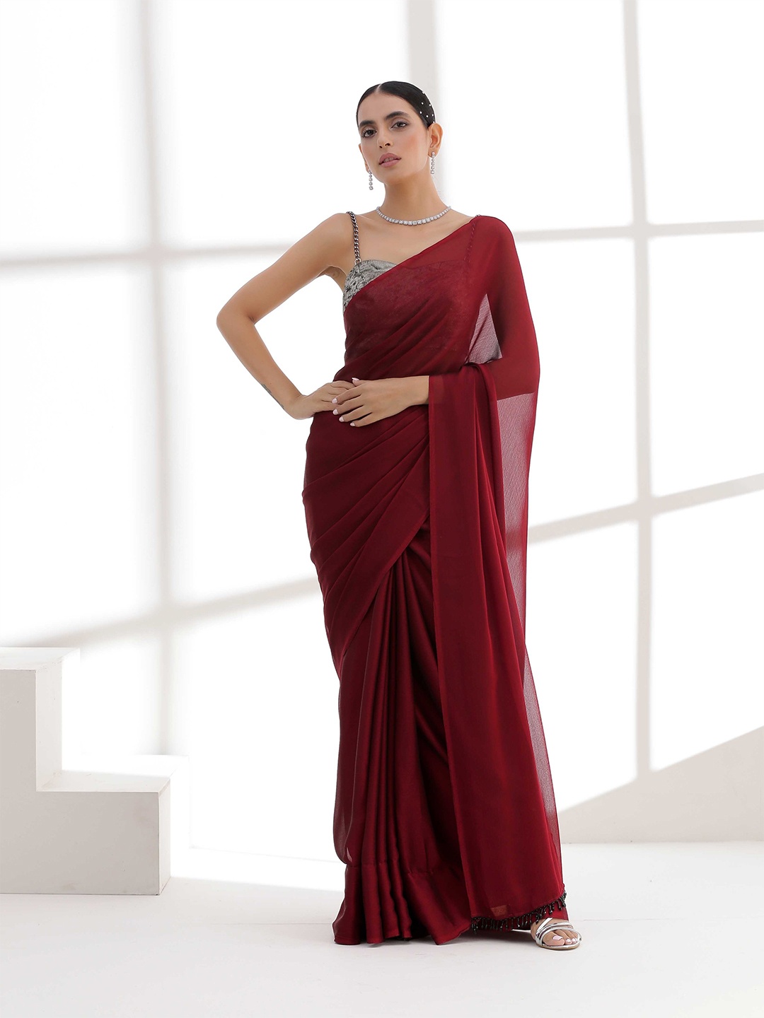 

Swtantra Maroon Solid Pure Chiffon Saree