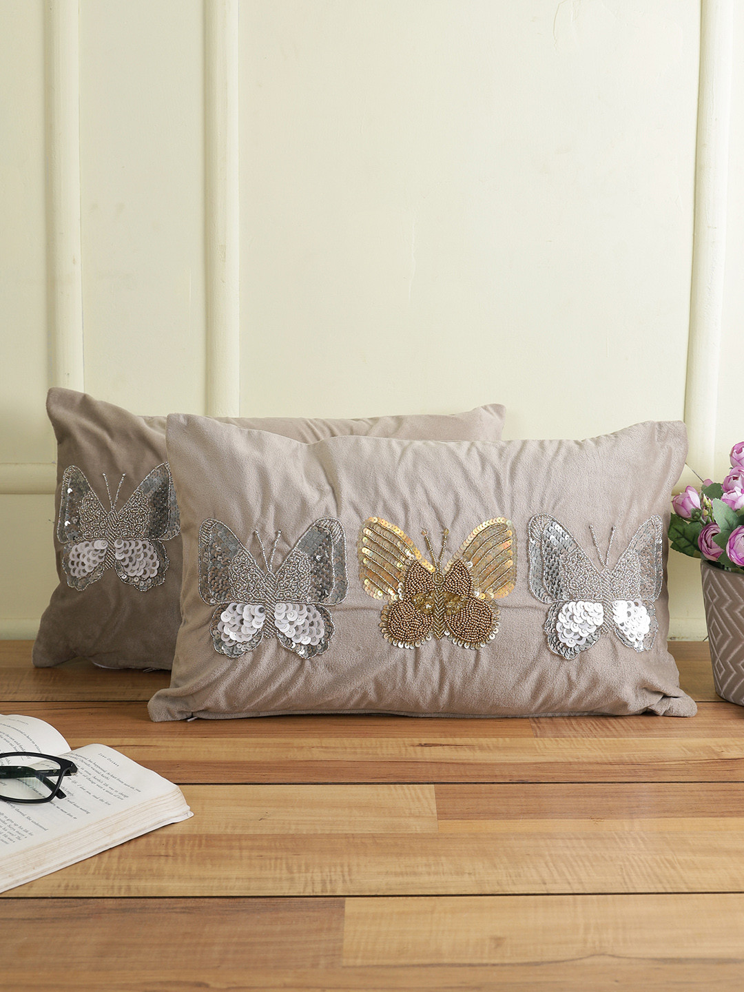 

Sangria Set of 2 Embellished Velvet Rectangle Cushion Covers, Grey