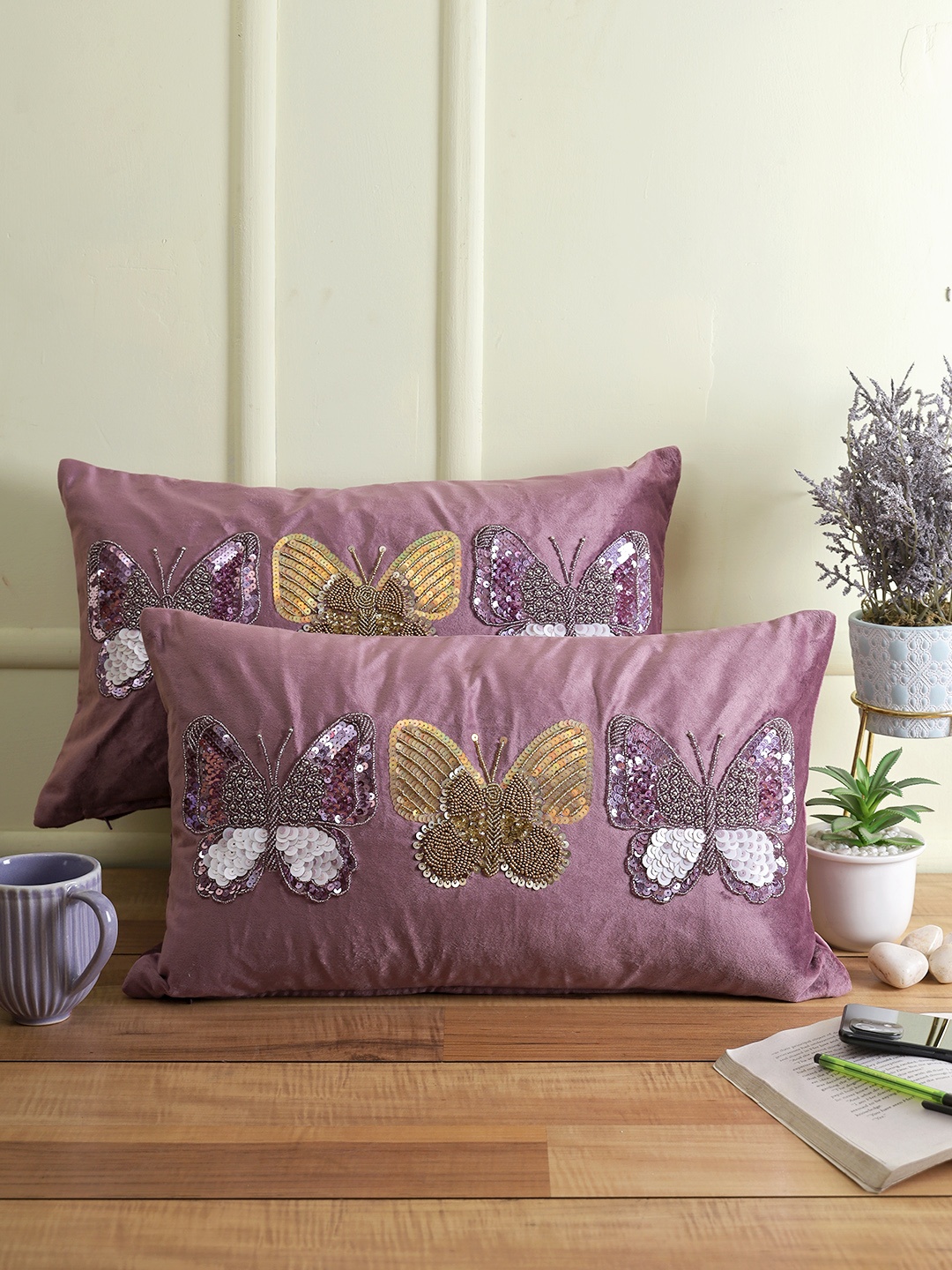 

Sangria Purple & White Set of 2 Embellished Velvet Rectangle Cushion Covers