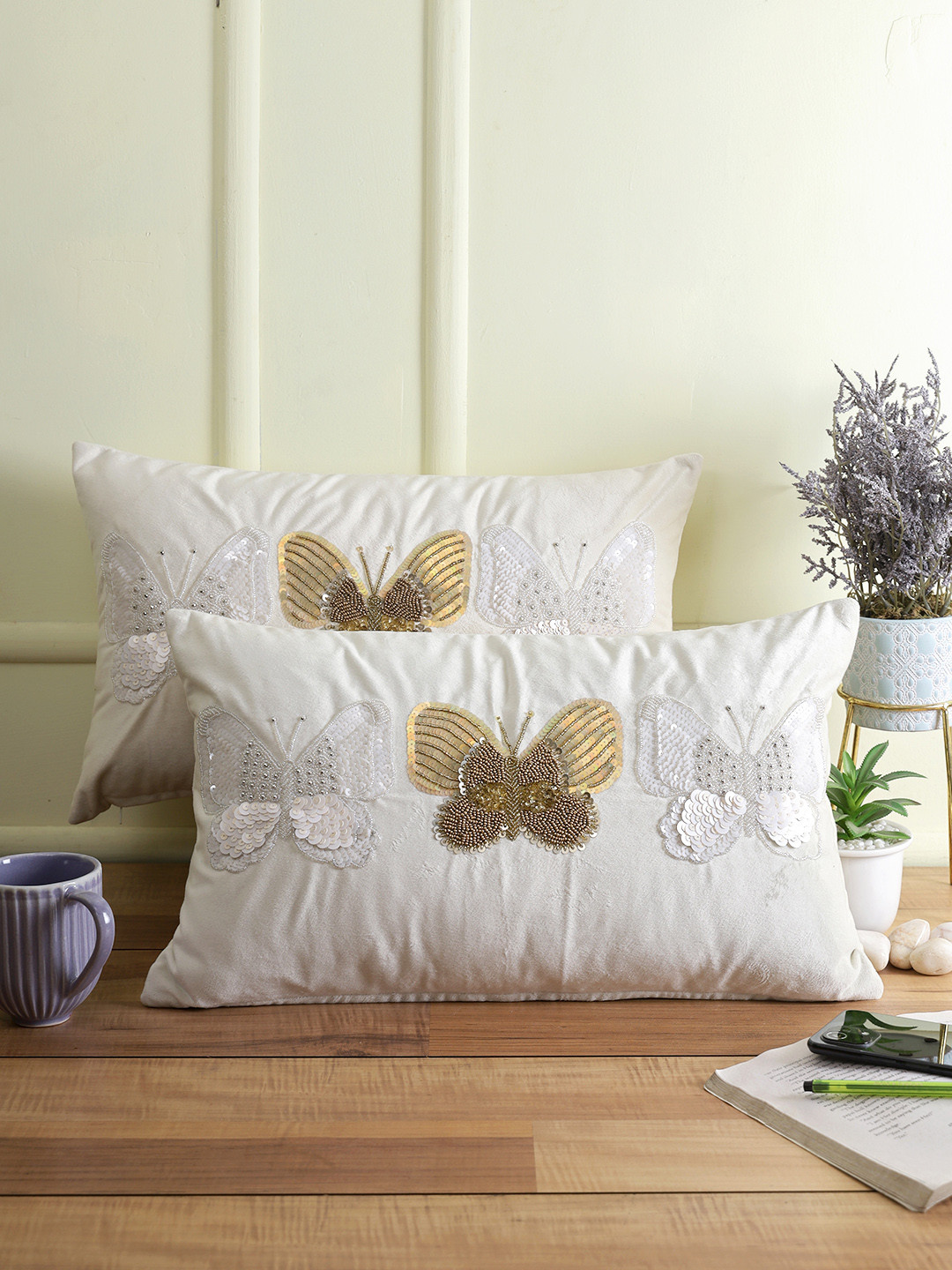 

Sangria Cream-Coloured & White Set of 2 Embellished Velvet Rectangle Cushion Covers