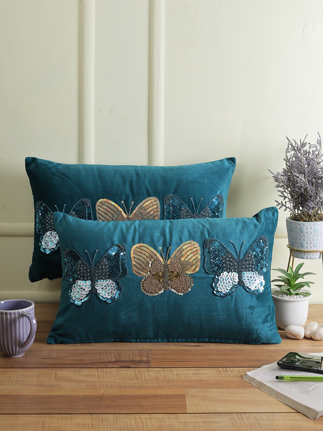 

Sangria Set of 2 Blue & Gold-Toned Embellished Velvet Rectangle Cushion Covers