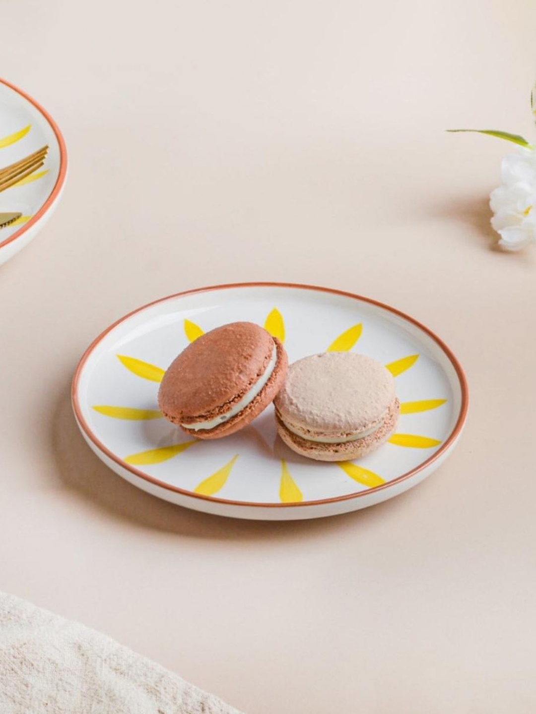 

Nestasia White & Yellow Microwave safe Printed Ceramic Snack Plate