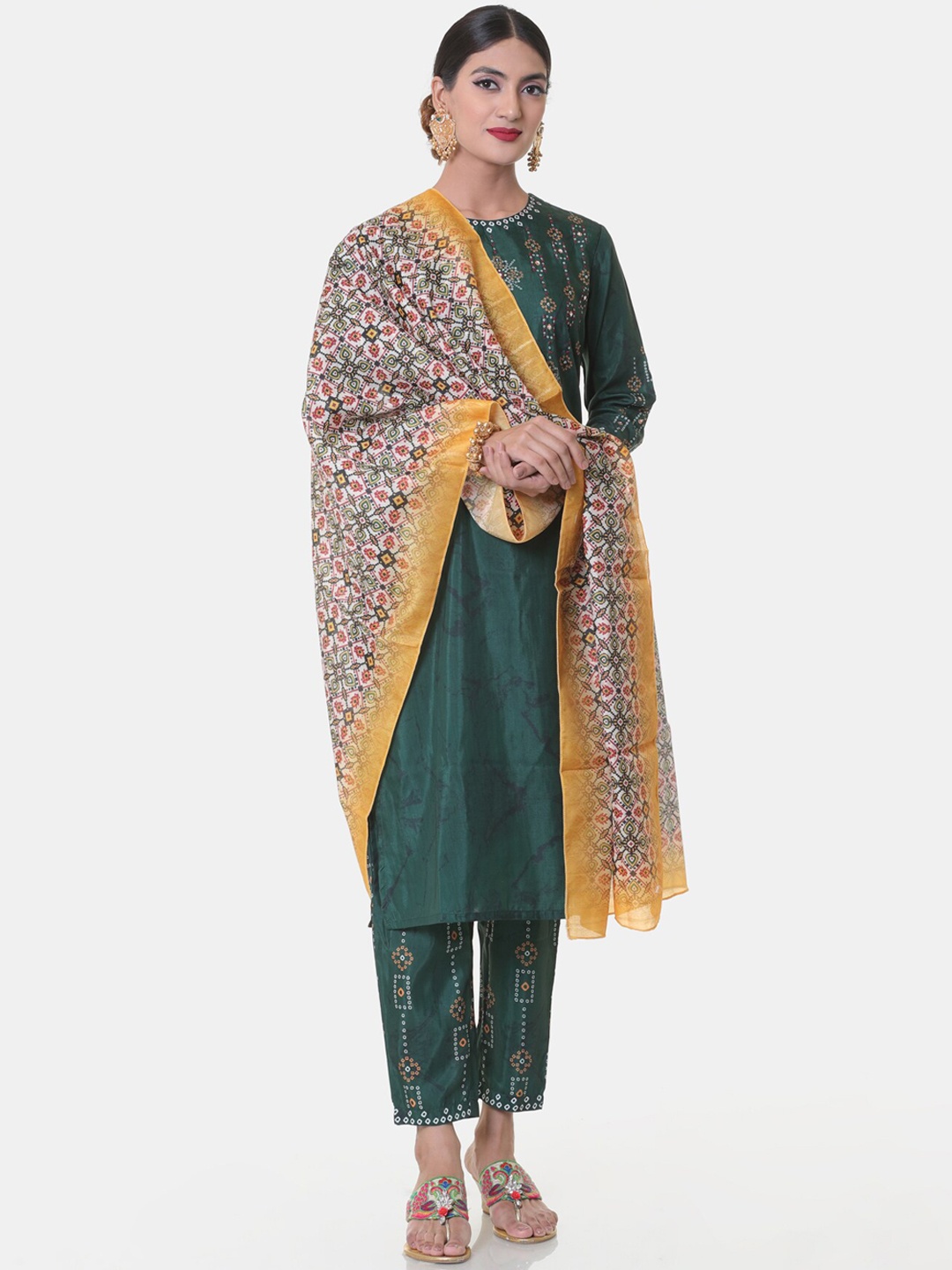 

HEEPOSH Women Green Bandhani Printed Thread Work Kurta with Trousers & With Dupatta