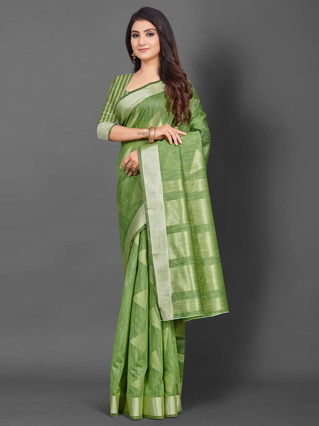 

Mitera Green & Gold-Toned Woven Design Zari Linen Blend Banarasi Saree