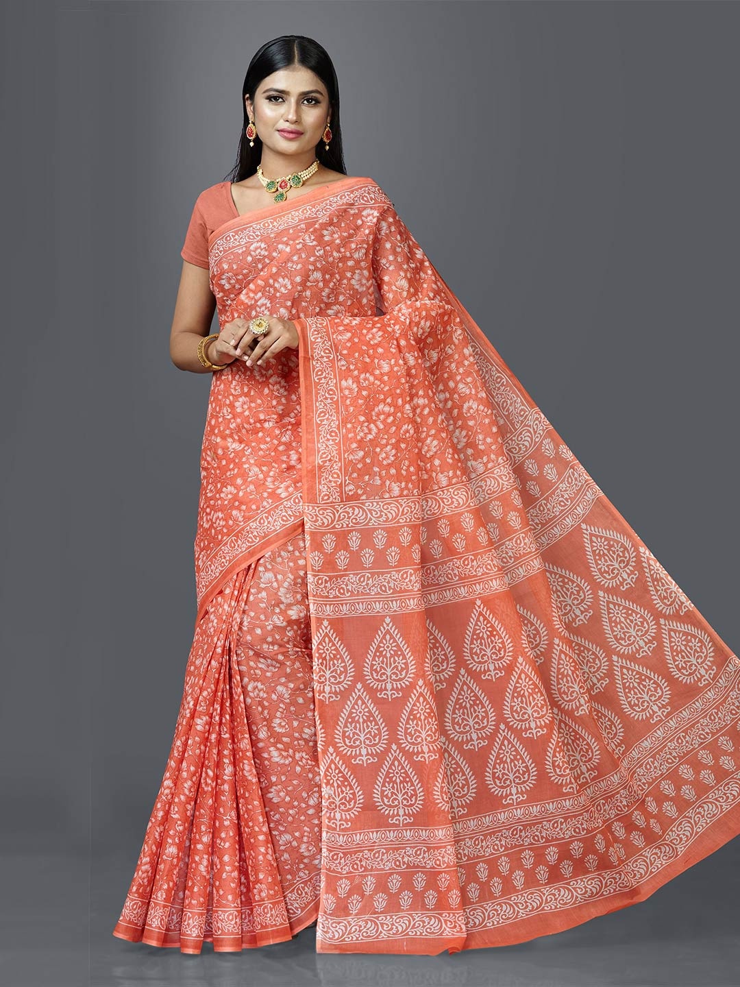 

SHANVIKA Women Coral & White Floral Pure Cotton Block Print Saree