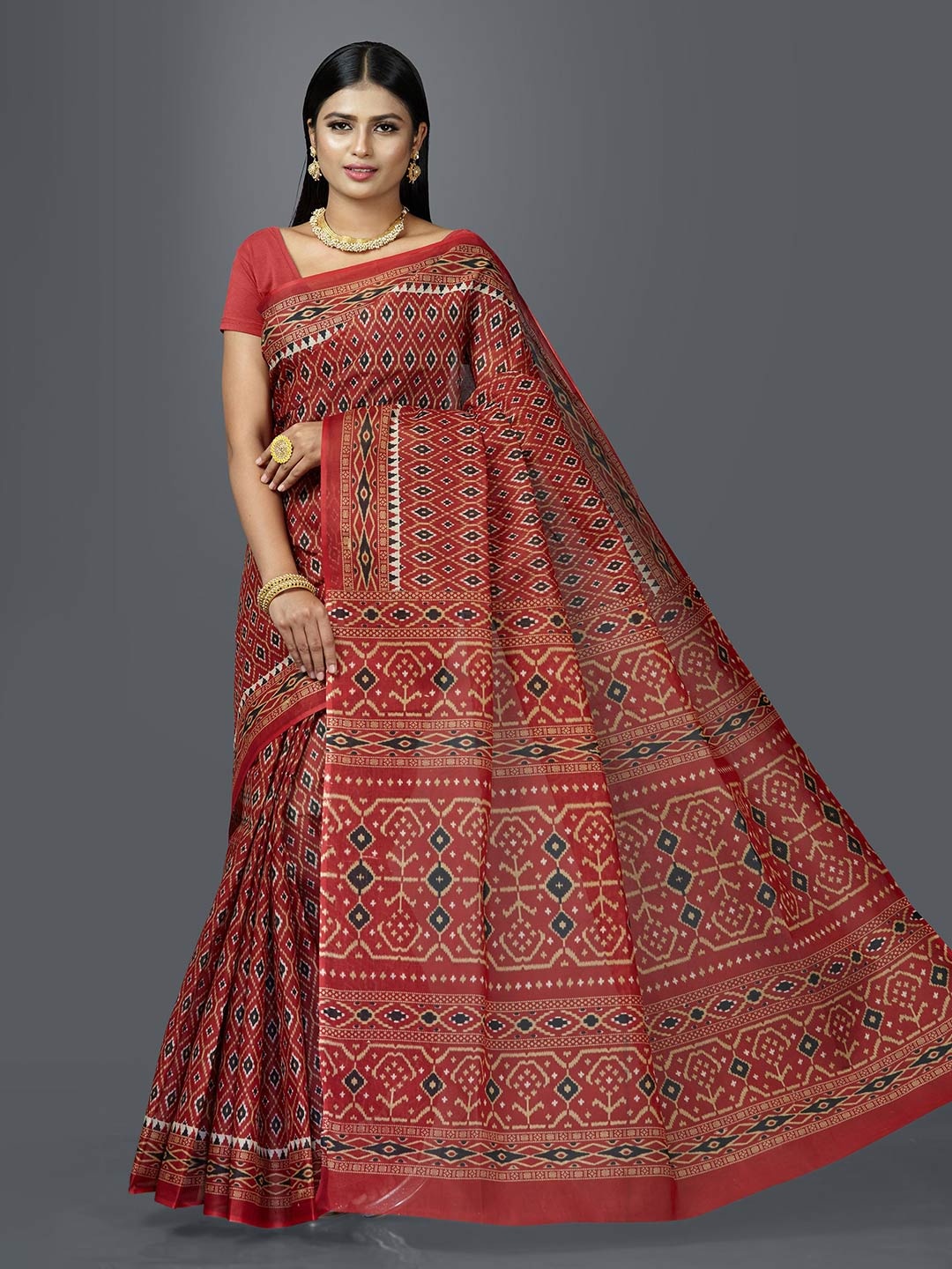 

SHANVIKA Maroon & Off White Pure Cotton Block Print Saree