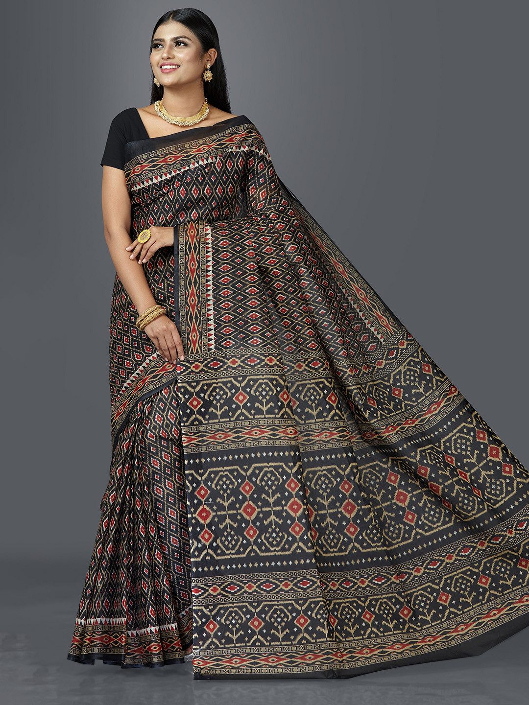 

SHANVIKA Black & Red Pure Cotton Block Print Saree