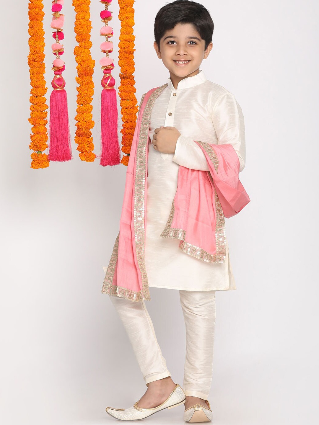 

VASTRAMAY Boys Cream-Coloured Kurta with Pyjamas & With Dupatta