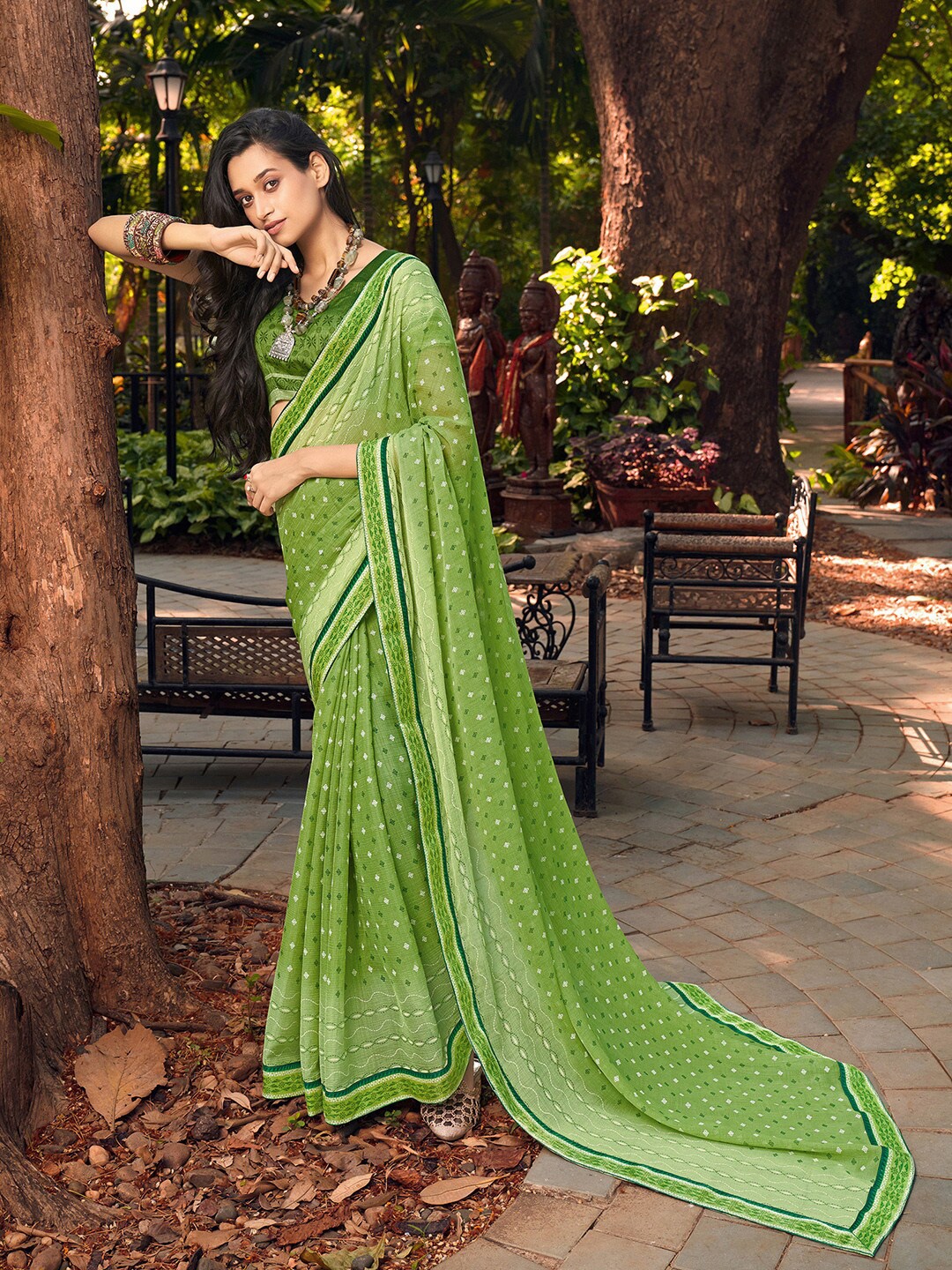 

Mitera Green & Off White Floral Printed Pure Chiffon Saree