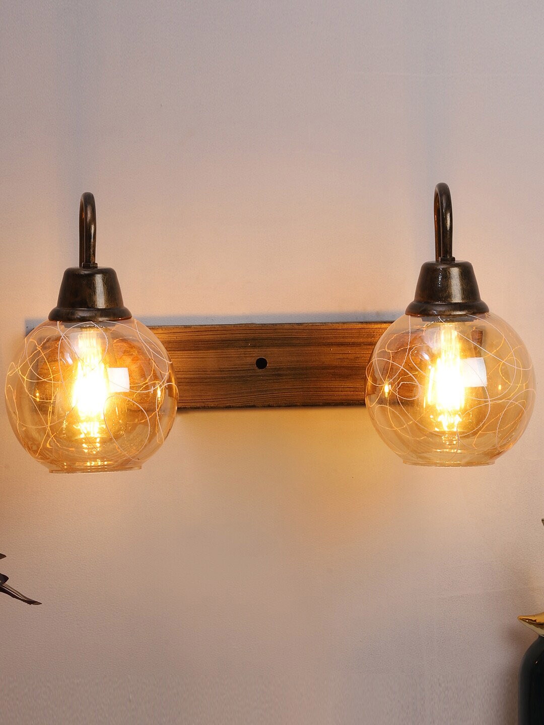 

Foziq Gold-Toned Wall Lamp