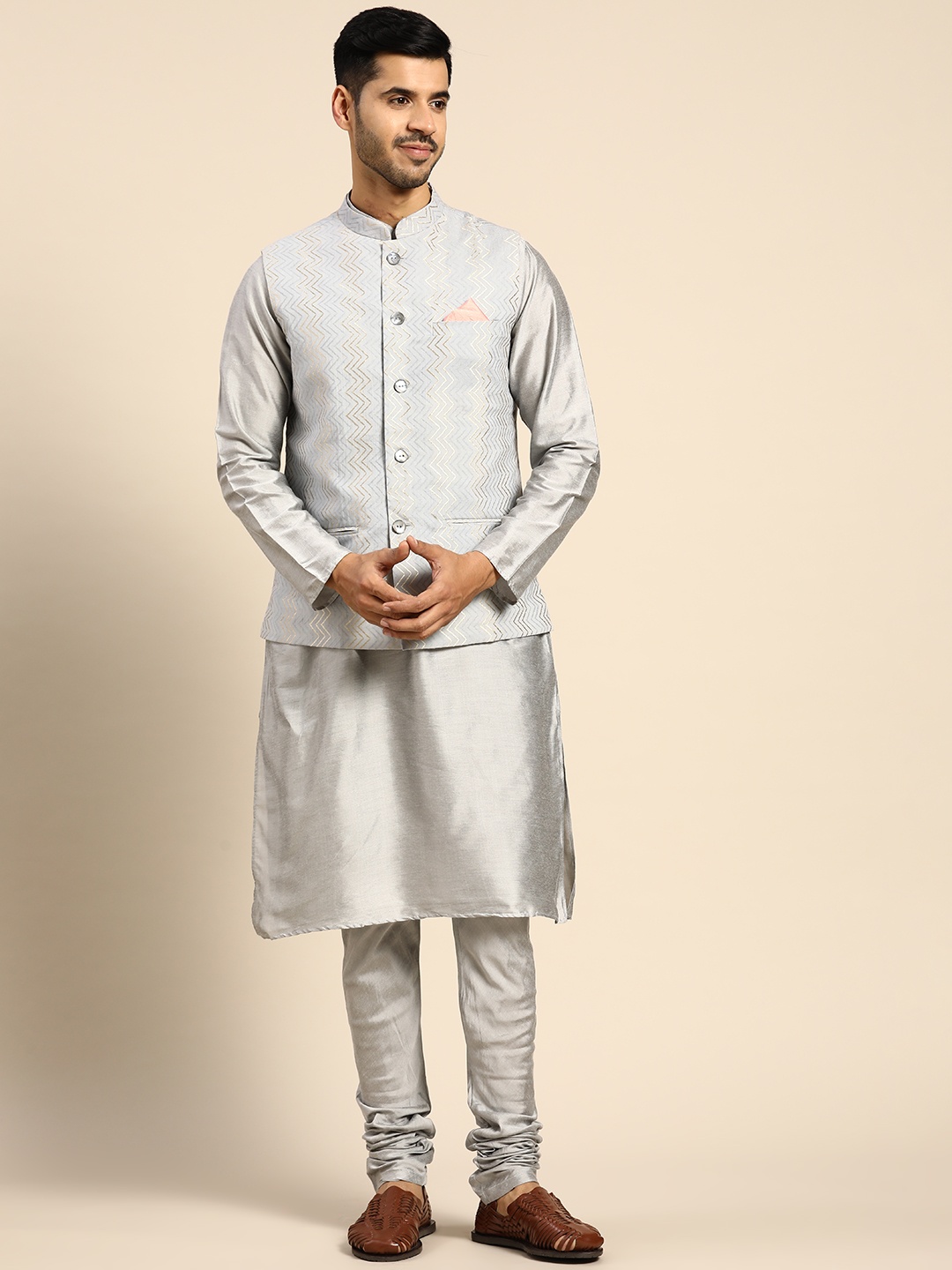 

KISAH Men Grey Solid Pure Cotton Kurta with Churidar