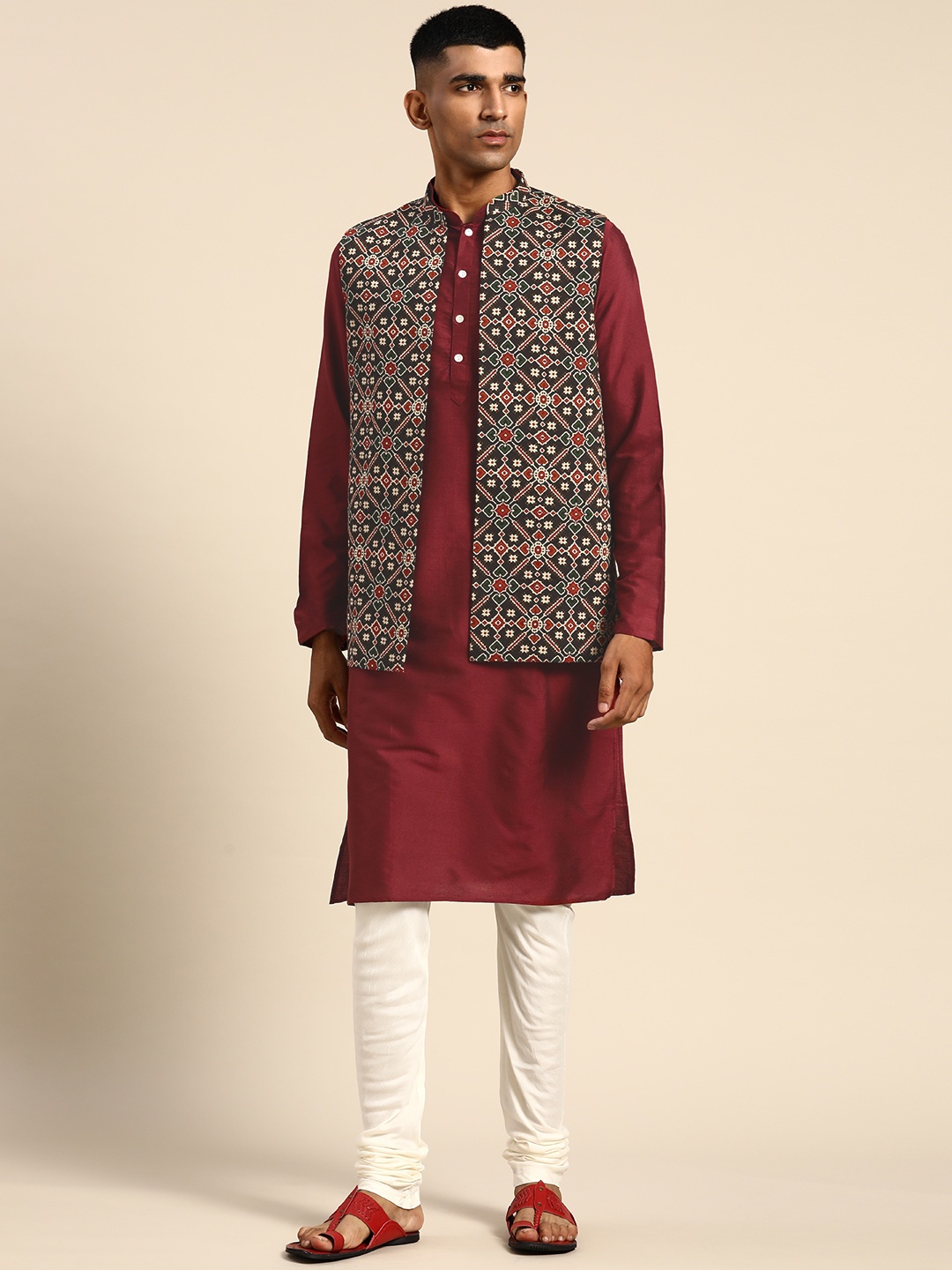 

KISAH Men Black Solid Kurta with Churidar & Nehru Jacket, Maroon