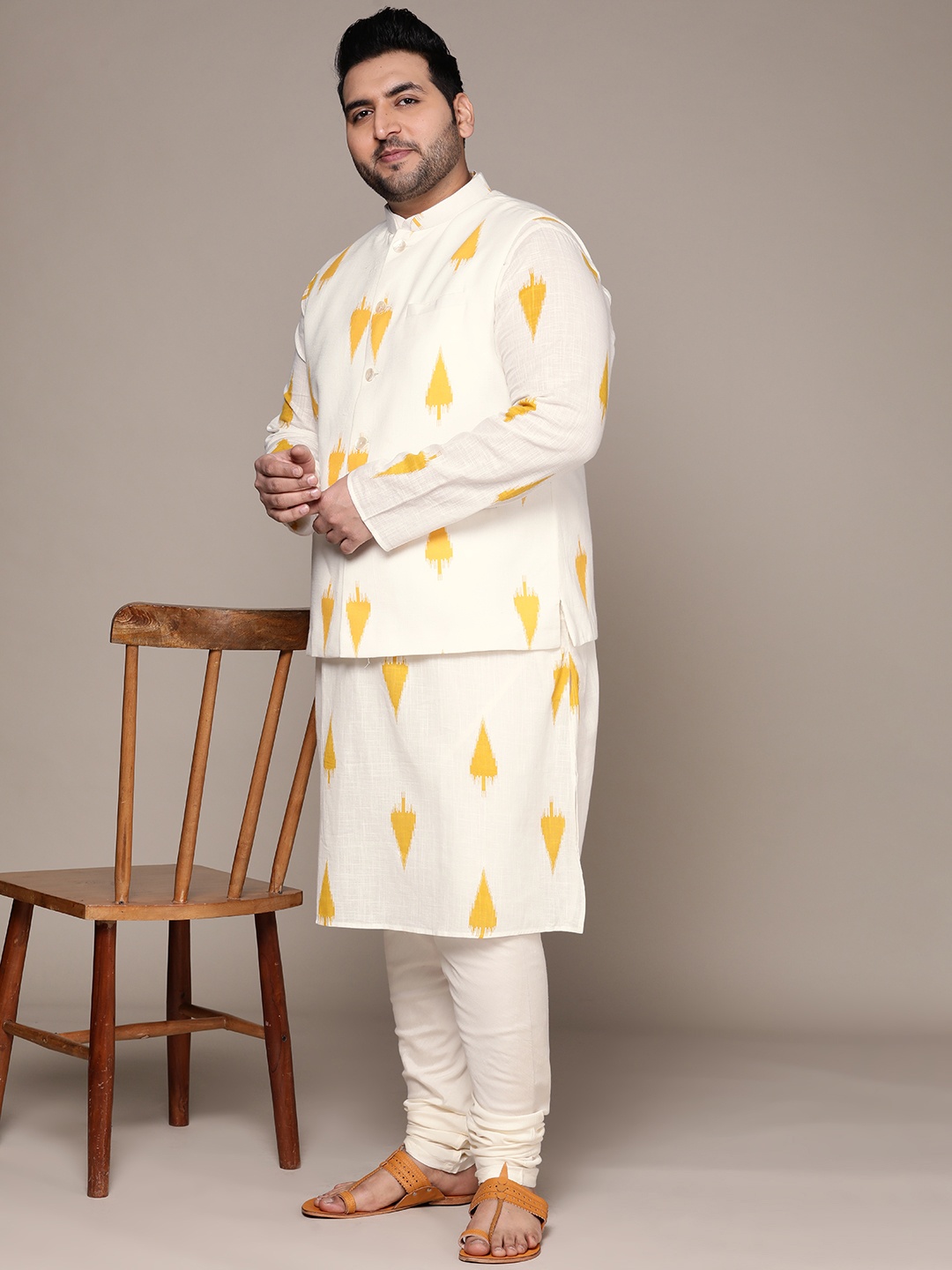 

KISAH PLUS Men Plus Size Printed Kurta & Churidar With Nehru Jacket, White