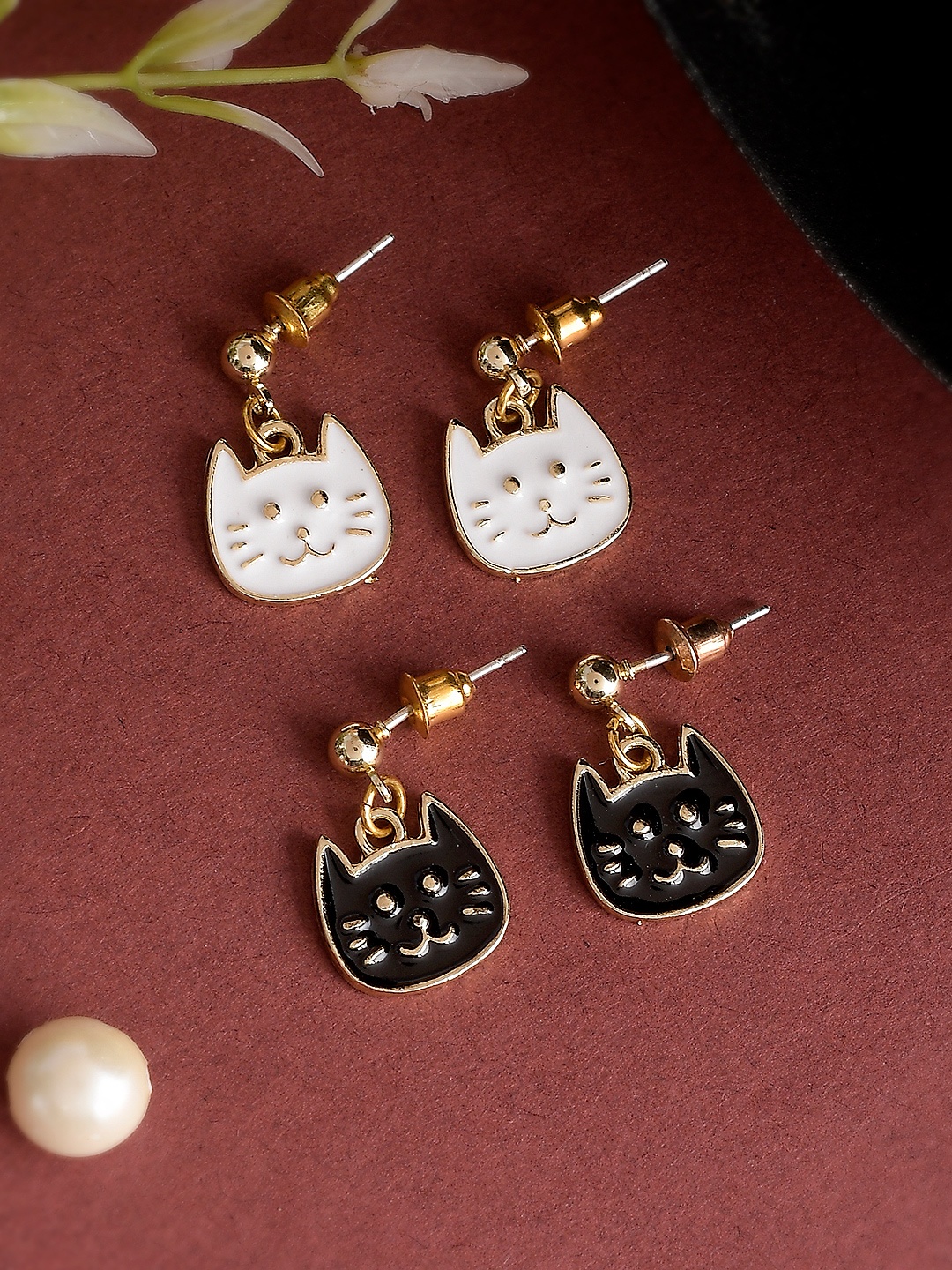 

AQUASTREET Set Of 2 Black & White Gold-Plated Contemporary Drop Earrings