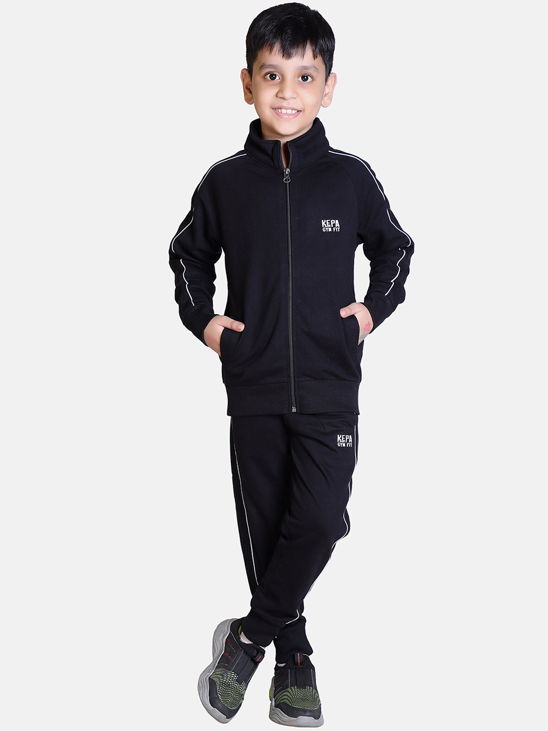 

KEPA Boys Black Solid Acrylic Tracksuit