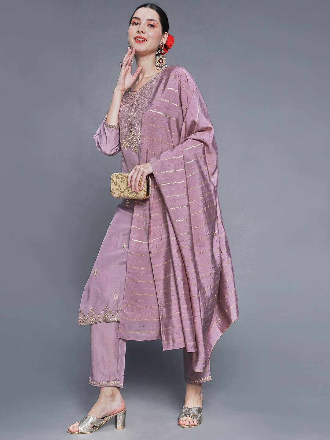 

Sunehri Women Purple Floral Embroidered Sequinned Kurta with Trousers & With Dupatta