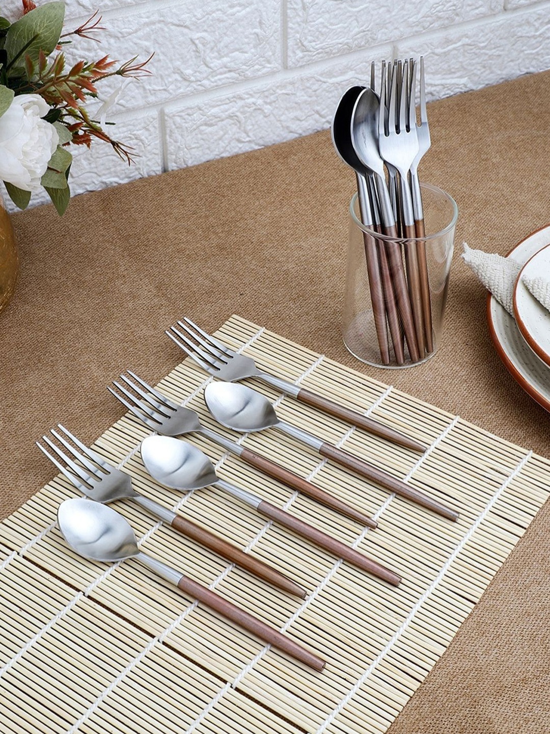 

VarEesha Set of 12 Silver-Toned & Brown Handled Matt Finish Stainless Steel Cutlery