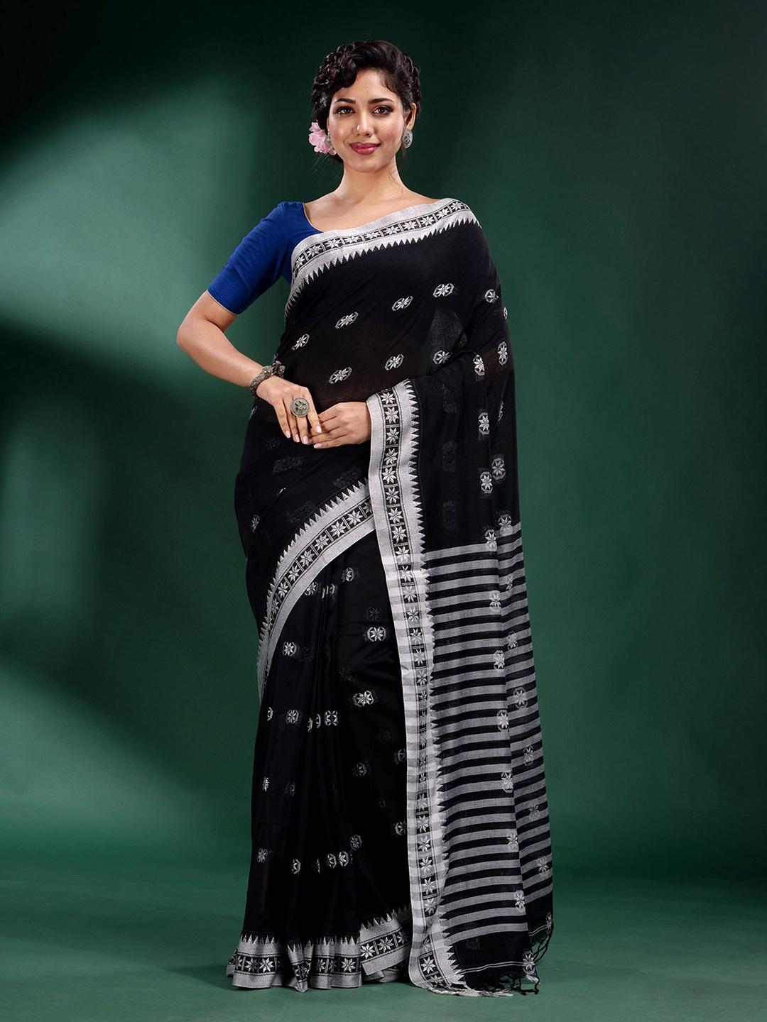 

Charukriti Black & Silver-Toned Floral Zari Pure Cotton Saree