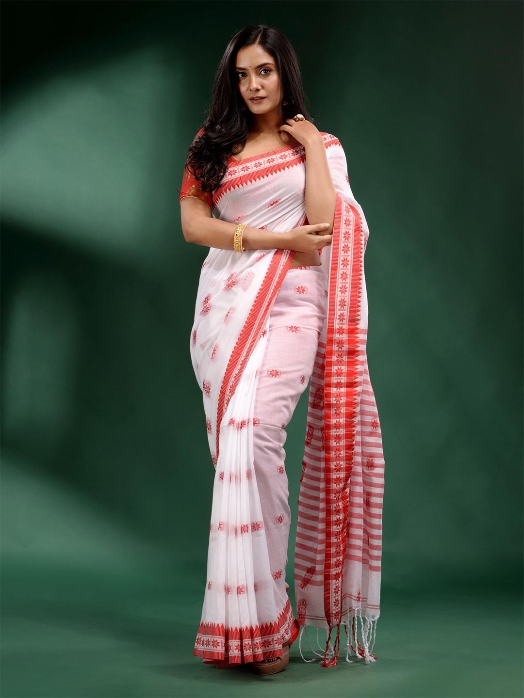 

Charukriti White & Red Floral Pure Cotton Saree