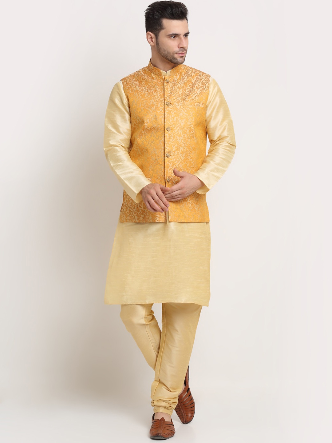 

KRAFT INDIA Men Paisley Kurta with Pyjamas & Nehru Jacket, Beige