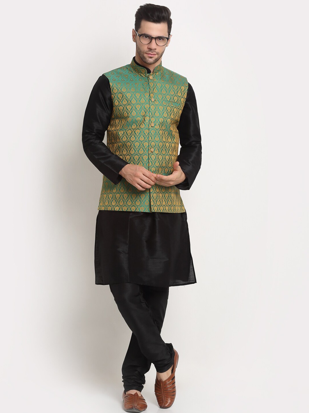 

KRAFT INDIA Men Kurta With Churidar & Nehru jacket, Black