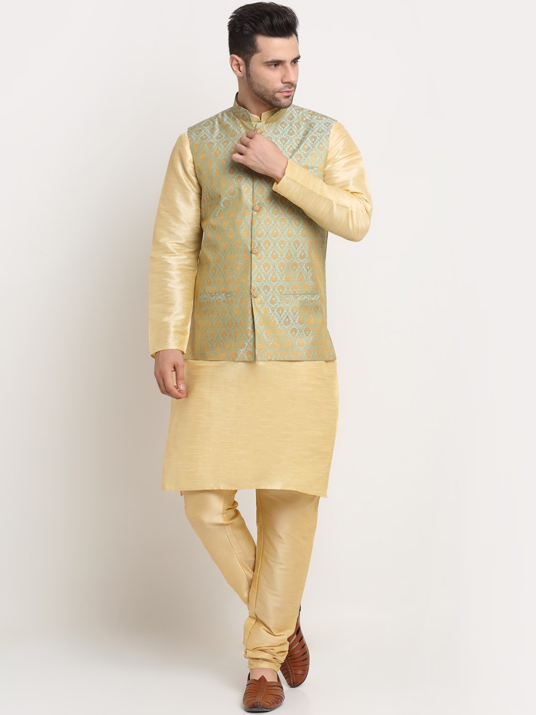 

KRAFT INDIA Men Beige Kurta & Churidar with Nehru Jacket