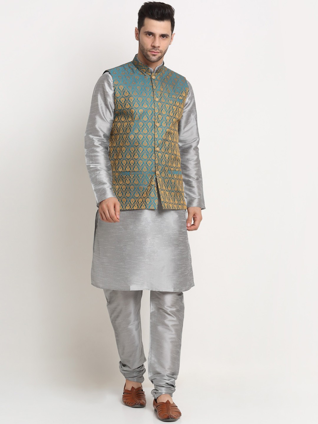 

KRAFT INDIA Men Kurta with Churidar & Nehru Jacket, Silver