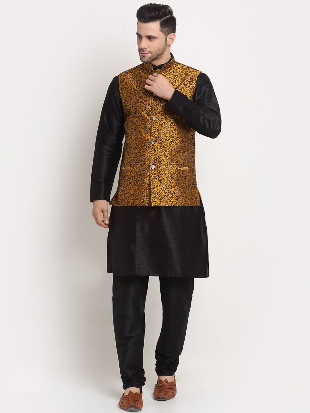 

KRAFT INDIA Men Kurta and Churidar with Nehru Jacket, Black