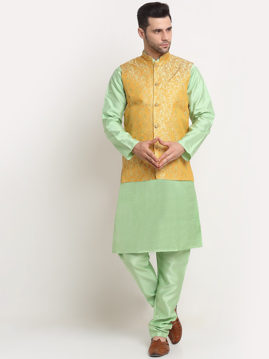 

KRAFT INDIA Men Kurta With Churidar & Nehru jacket, Green