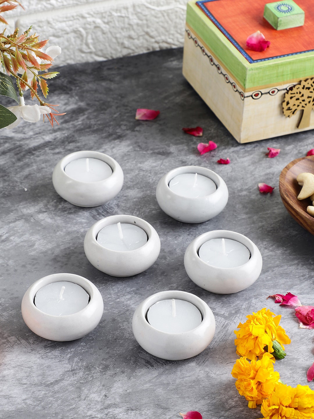 

VarEesha White Set Of 6 Ceramic Candle Holders