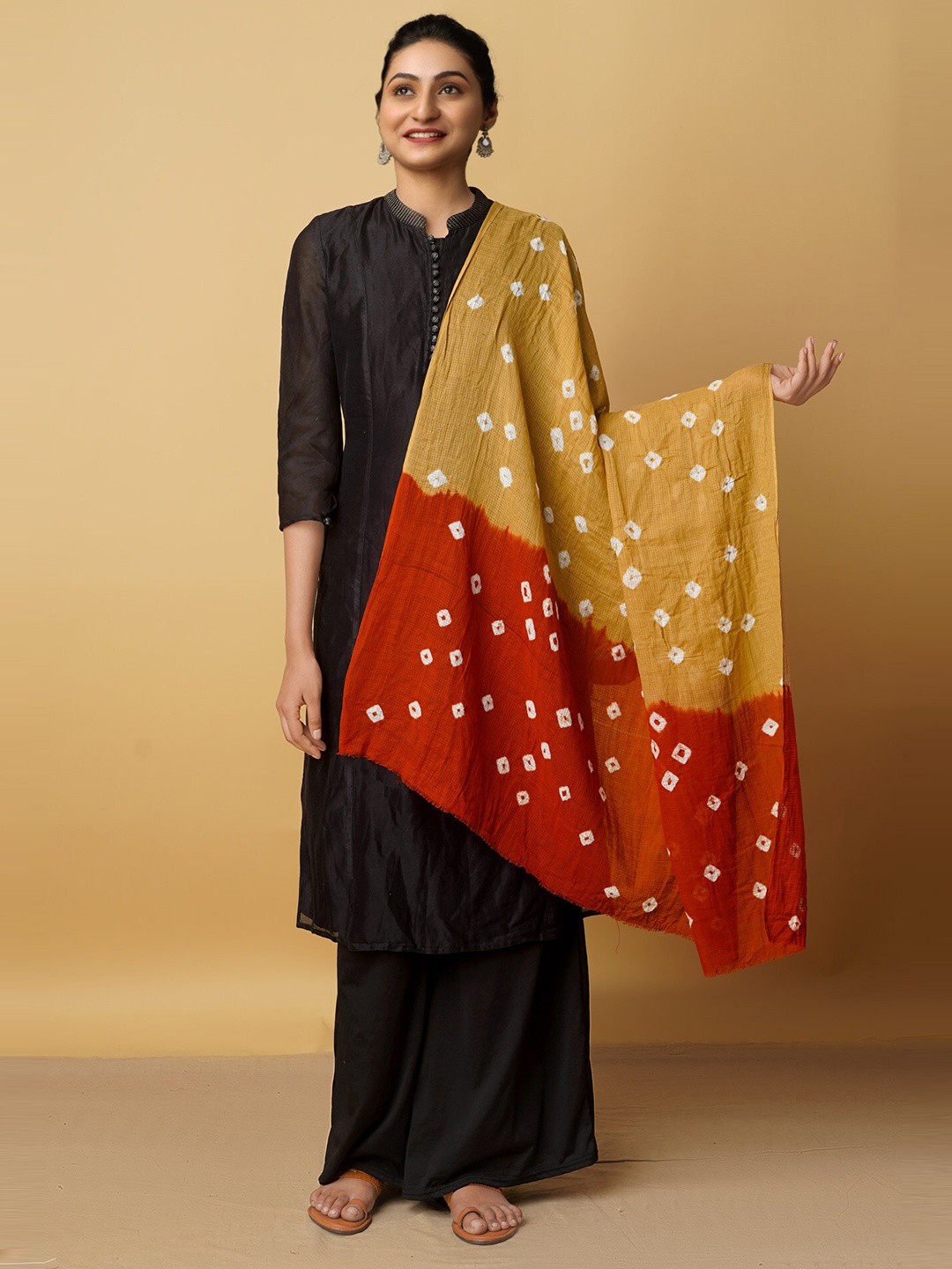 

Unnati Silks Bronze-Toned & Red Tie and Dye Pure Cotton Shibori Dupatta