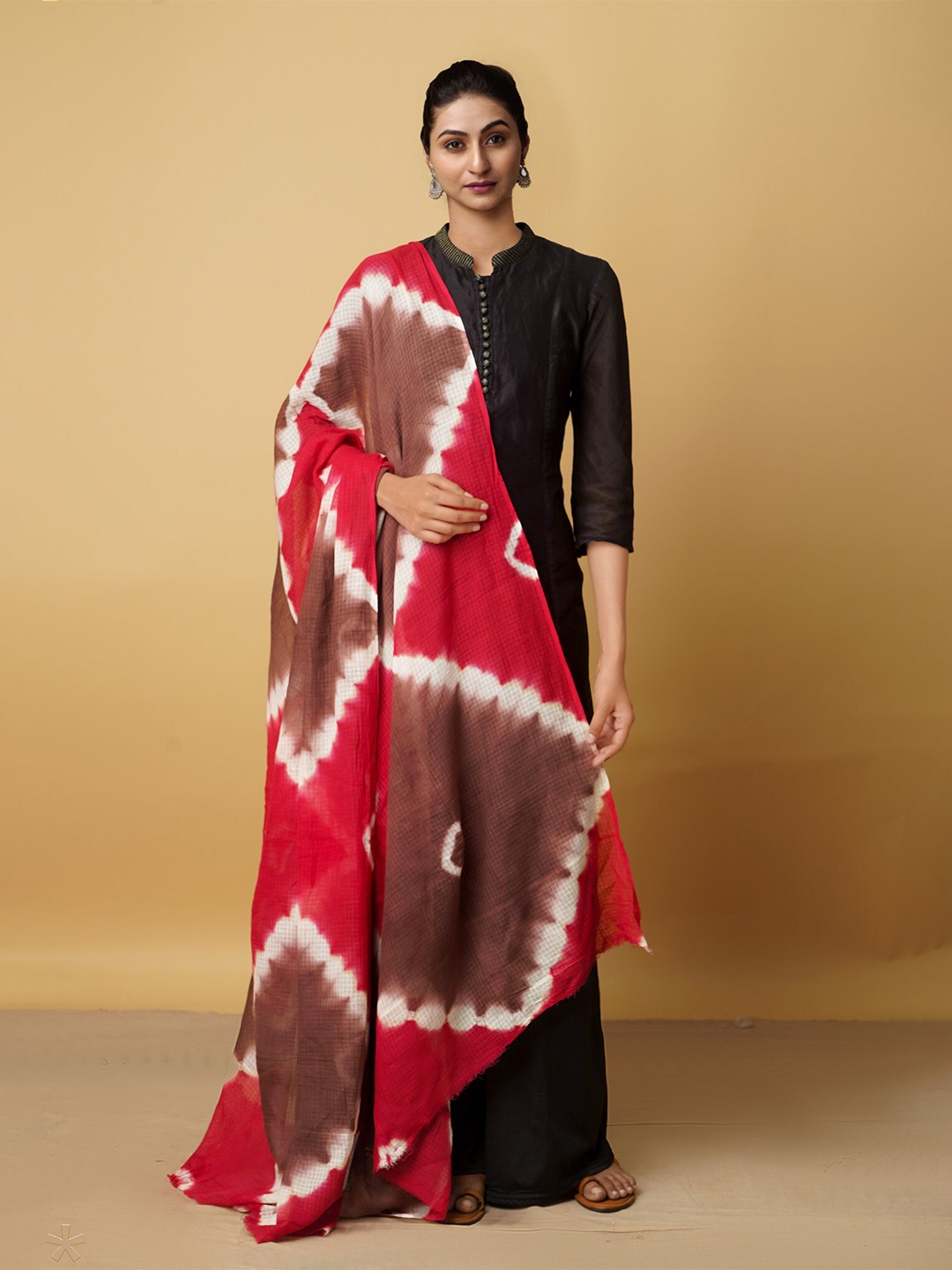 

Unnati Silks Red & Brown Dyed Pure Cotton Tie and Dye Dupatta