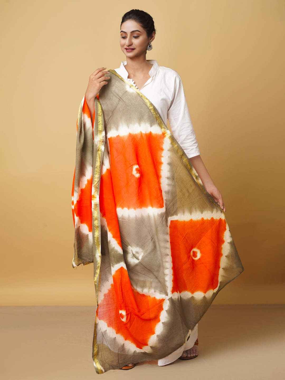 

Unnati Silks Women Orange & Off White Dyes Pure Cotton Shibori Dupatta