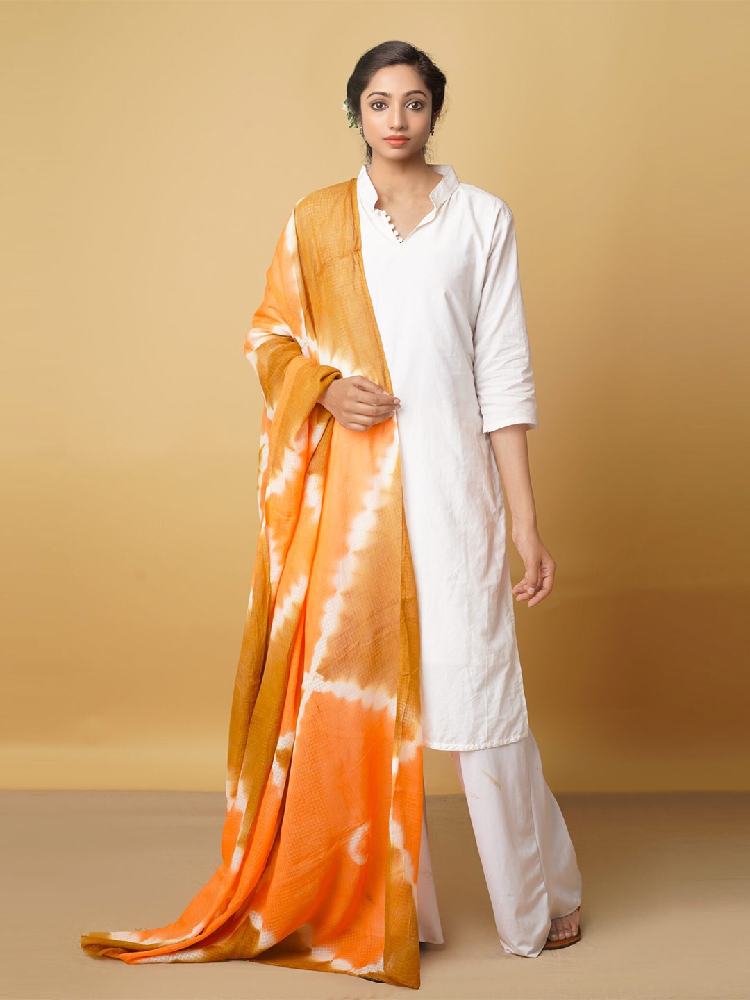 

Unnati Silks Women Orange & Off White Tie and Dye Shibori Kota Cotton Dupatta