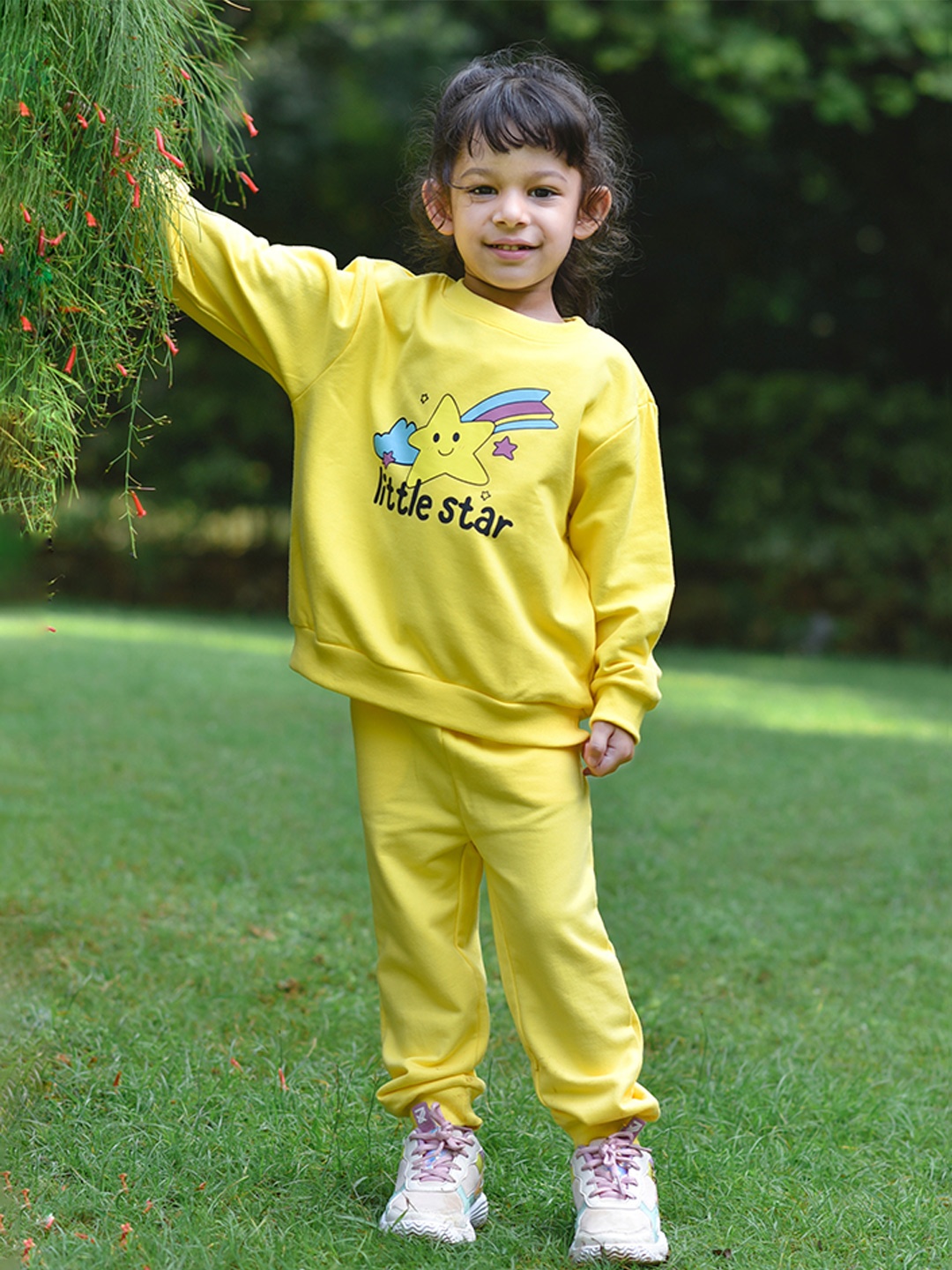 

Cuddles for Cubs Unisex Kids Yellow Printed T-shirt with Joggers
