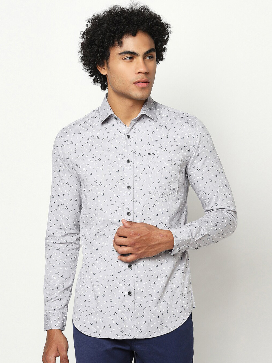 

Blue Buddha Men Regular Fit Floral Printed Cotton Casual Shirt, Grey