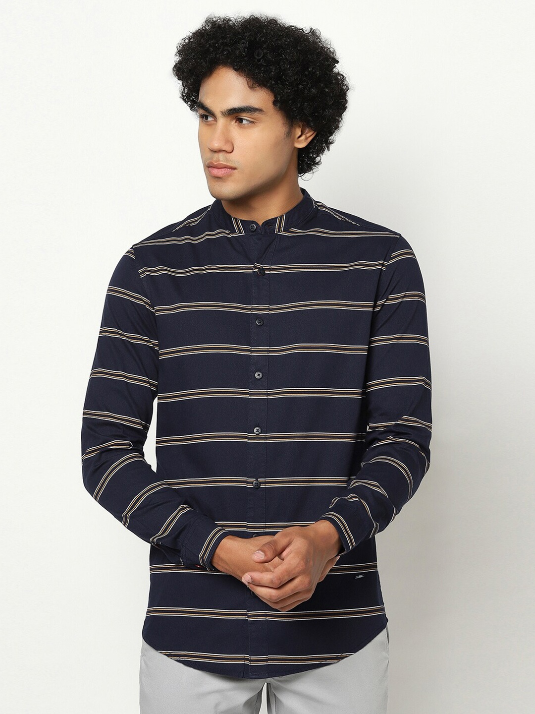 

Blue Buddha Men Regular Fit Horizontal Striped Cotton Casual Shirt, Navy blue