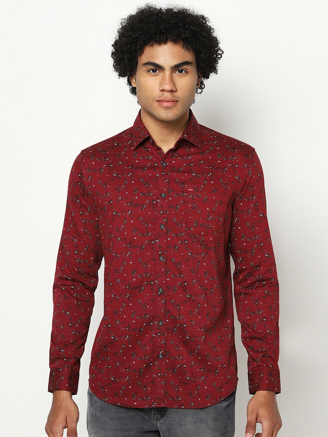 

Blue Buddha Men Regular Fit Floral Printed Casual Shirt, Maroon