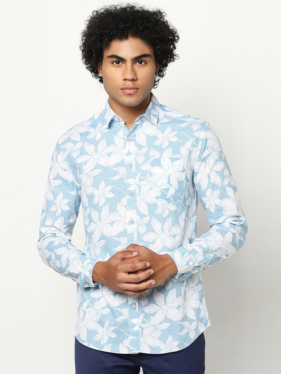 

Blue Buddha Men Regular Floral Printed Cotton Casual Shirt