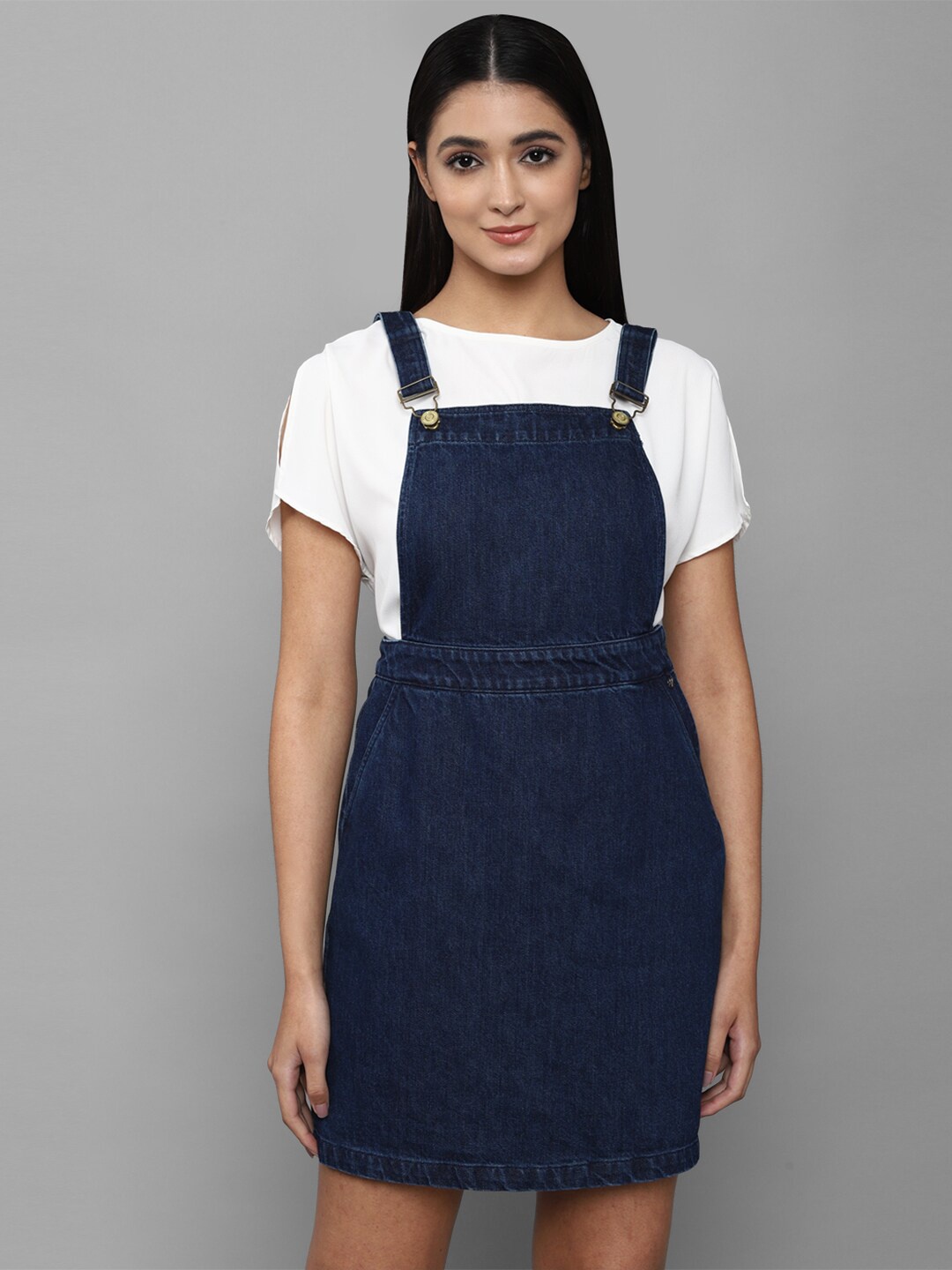 

Allen Solly Woman Navy Blue & White Solid Cotton Jumpsuit