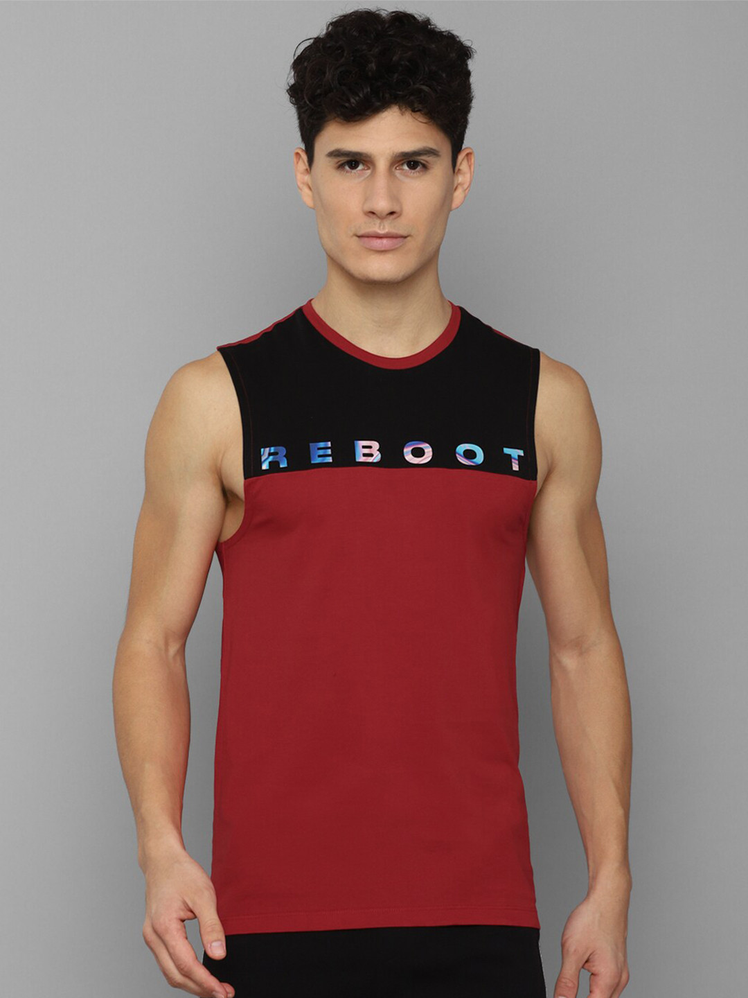 

Allen Solly Tribe Men Red Printed Slim Fit T-shirt