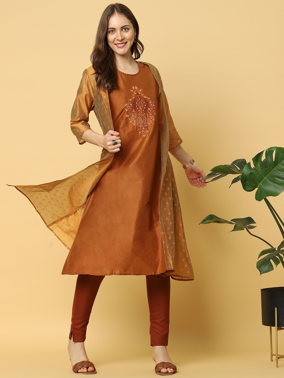 

Indifusion Women Brown Ethnic Motifs Yoke Design Chanderi Silk Kurta