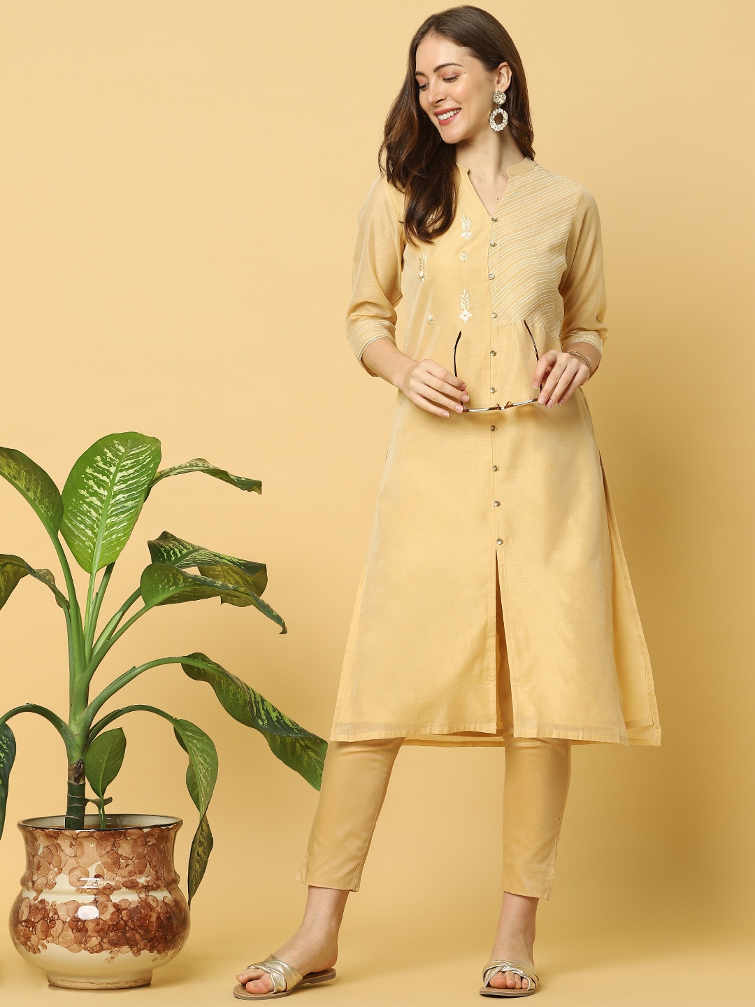 

Indifusion Women Beige Ethnic Motifs Yoke Design Chanderi Silk Kurta